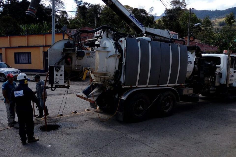 Empresas Públicas de Cundinamarca S.A E.S.P.(EPC) apoya al municipio de Supatá con equipo de succión presión