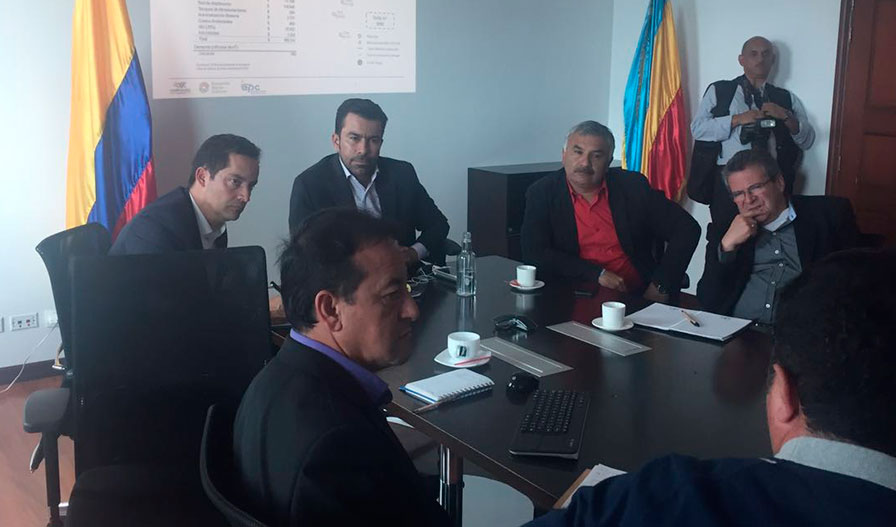 Empresas Públicas de Cundinamarca S.A E.P.C. (EPC), a través de la Gobernación de Cundinamarca, se reúne con nuestro Gobernador de Cundinamarca, Jorge Emilio Rey Ángel con nuestro gerente de EPC, Juan Carlos Penagos y con representantes de las administraciones municipales de Cota, Cajicá, Tabio, Tenjo, Chía y Tocancipa, entre otros, para concertar alternativas en el proyecto de Acueducto Regional de la Sabana. Ese acueducto, abastecerá a los municipios de la sabana en corto, mediano y largo plazo. El interés que muestran los alcaldes de la provincia es importante como pieza fundamental a la nueva estrategia de agua en Colombia.